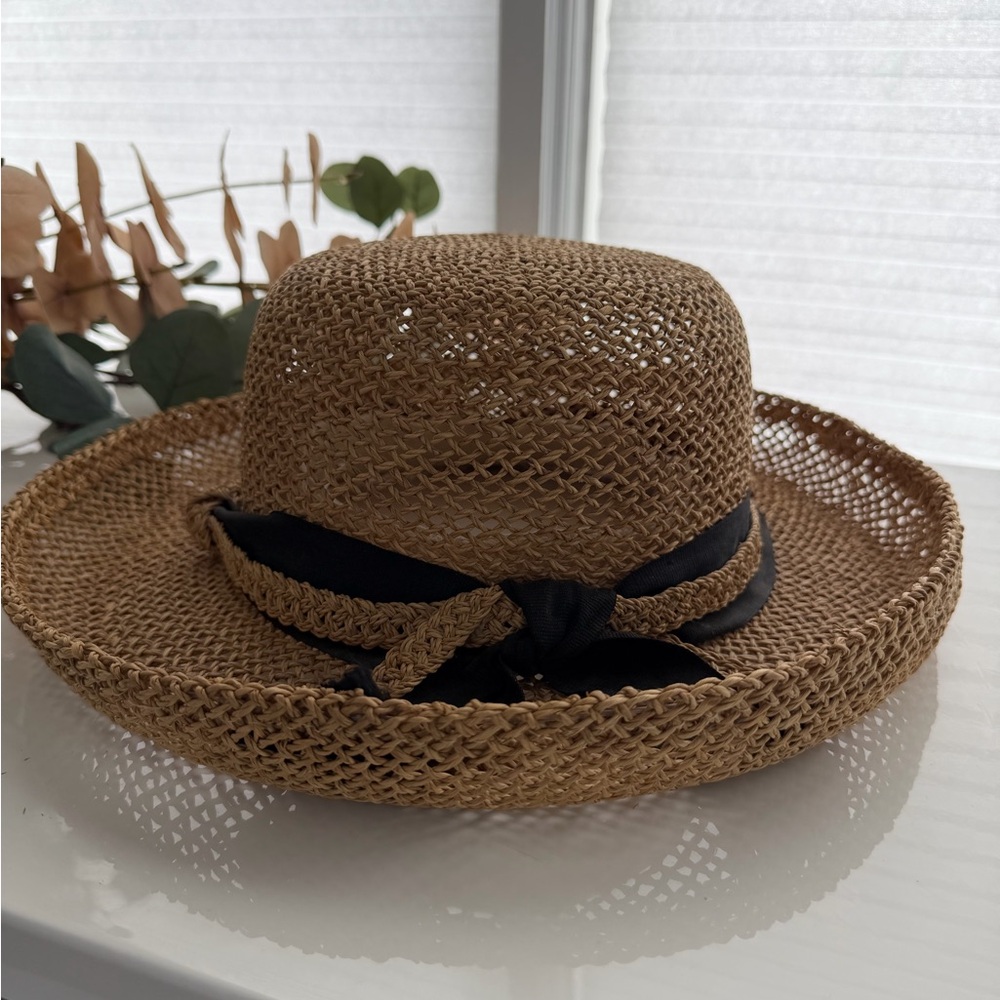 Liz Claiborne Tan Woven Hat with Black Bow